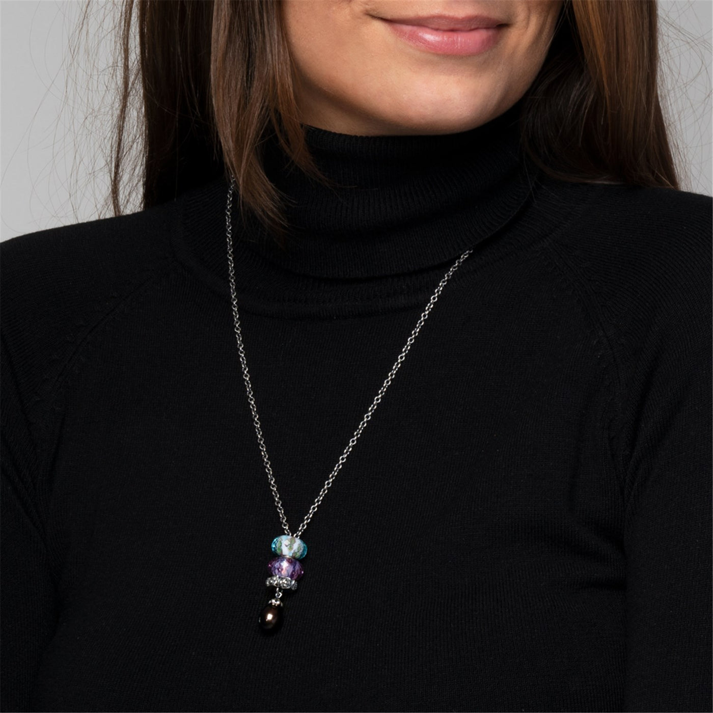 Collier Fantasy avec perle plumes de paon  